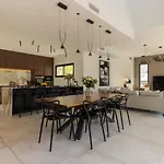 בית נופש Yuna Mediterranean Charm & Elegance אגדה