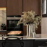 Yuna Mediterranean Charm & Elegance אגדה