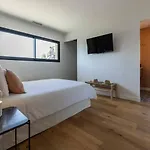 Yuna Mediterranean Charm & Elegance אגדה