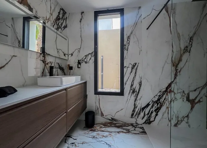 Yuna Heated Swimming Pool *